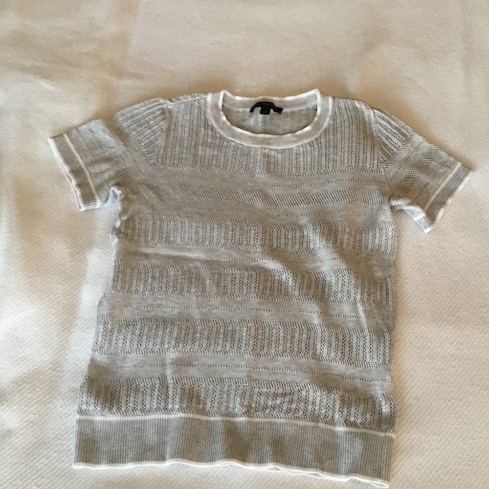 Banana Republic short sleeved grey sweater with white trim